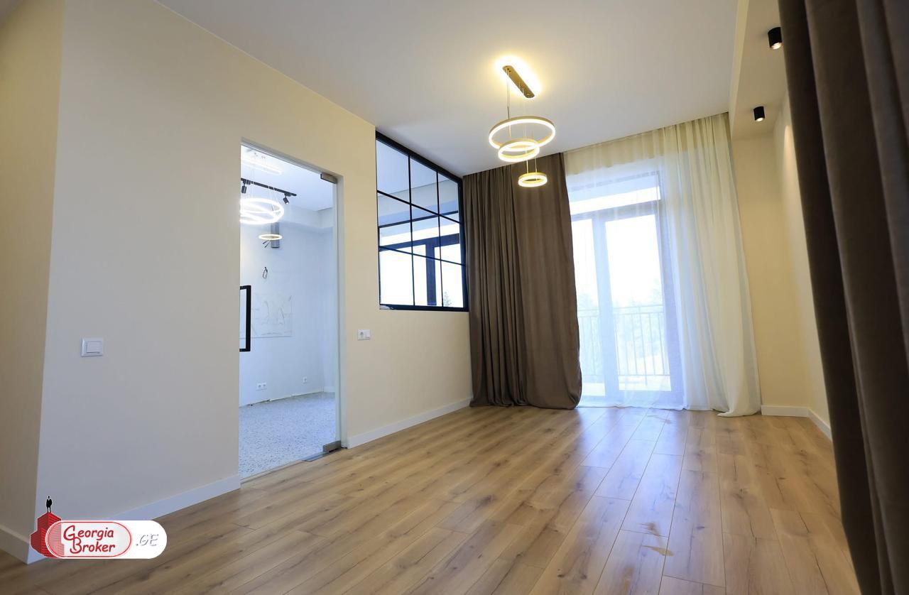 იყიდება ახალი გარემონტებული 5 ოთახიანი ბინა